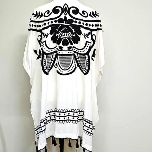 Chico's Kimono Caftan, White & Black, Size MEDIUM, *READ, FLAWED* - Picture 6 of 10